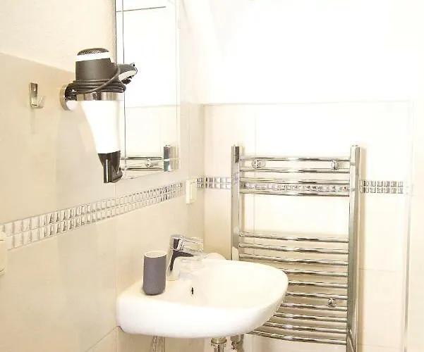 Pfannkuchenhaus Fehmarn 호텔 *